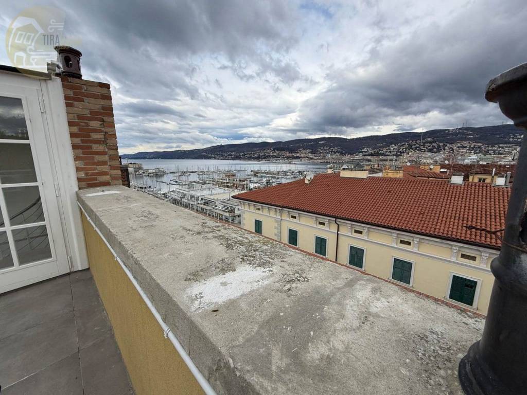 Attico / mansarda a Trieste in Via Belpoggio, 1 - Foto 3