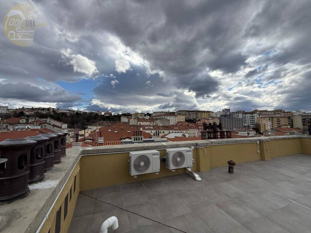 Attico / mansarda a Trieste in Via Belpoggio, 1 - Foto 4