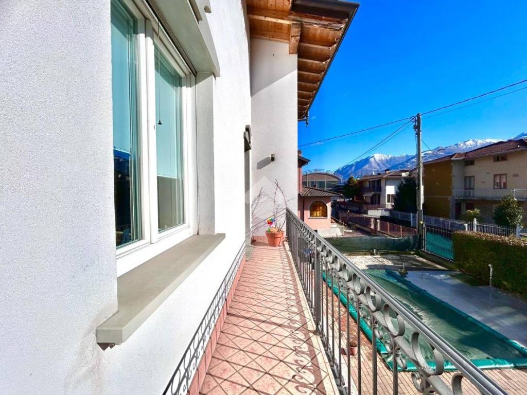 Villa a Costa volpino in Via Francesco Nullo, 7 - Foto 5