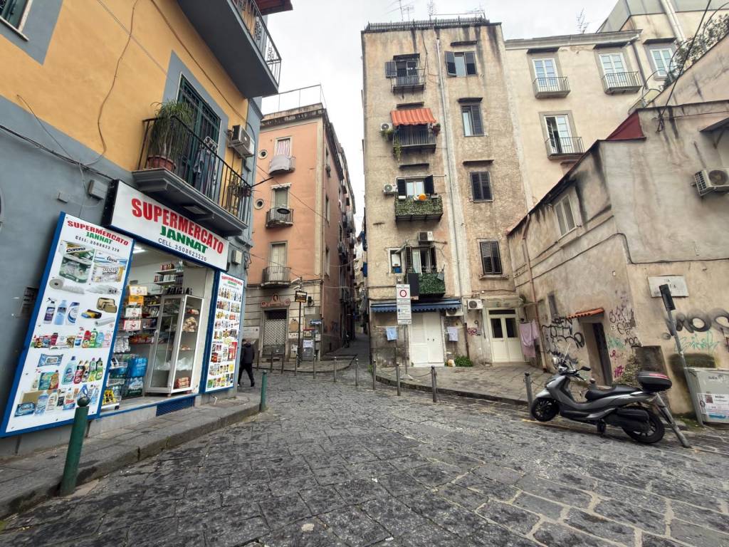 Appartamento a Napoli in Vico della Serpe, 17 - Foto 2