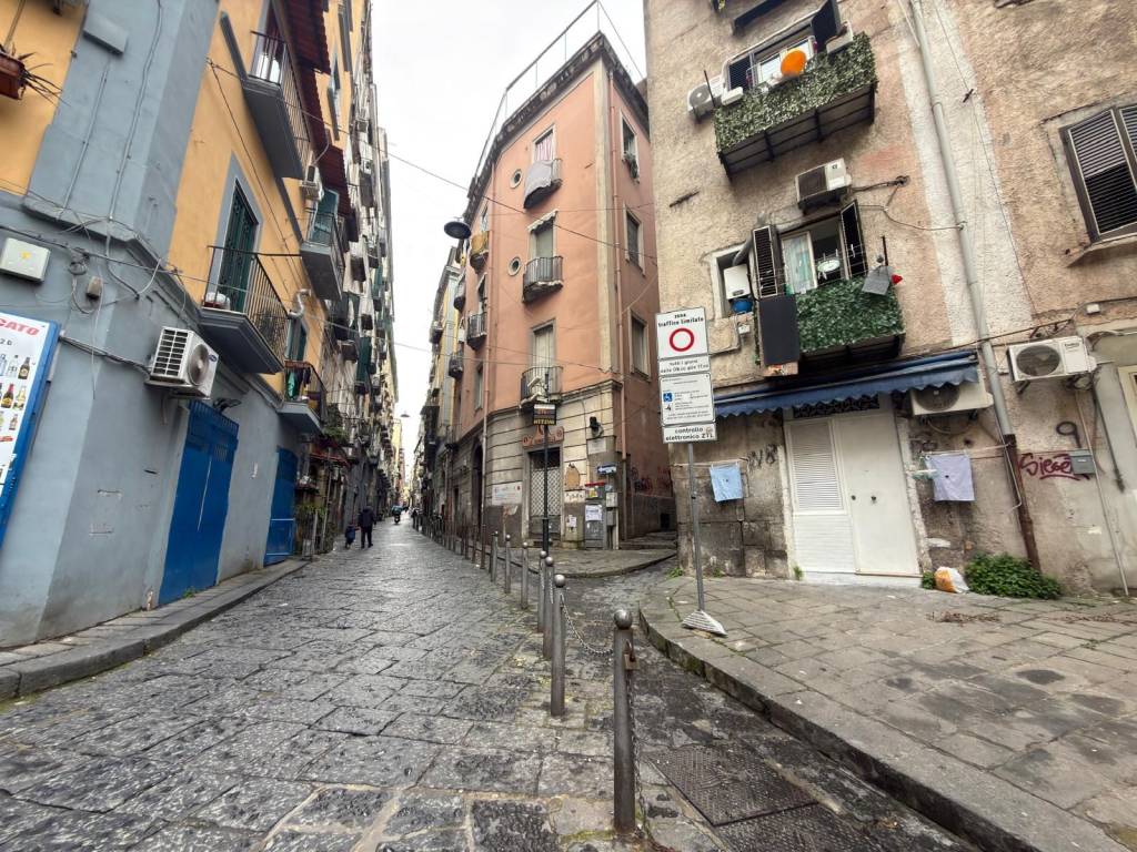 Appartamento a Napoli in Vico della Serpe, 17 - Foto 3