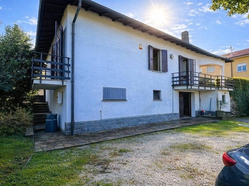Villa a Azzate in Via 1° maggio - Foto 2