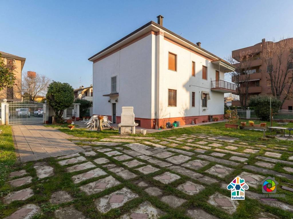 Villa a Vedano al lambro in Via Europa, 29 - Foto 2