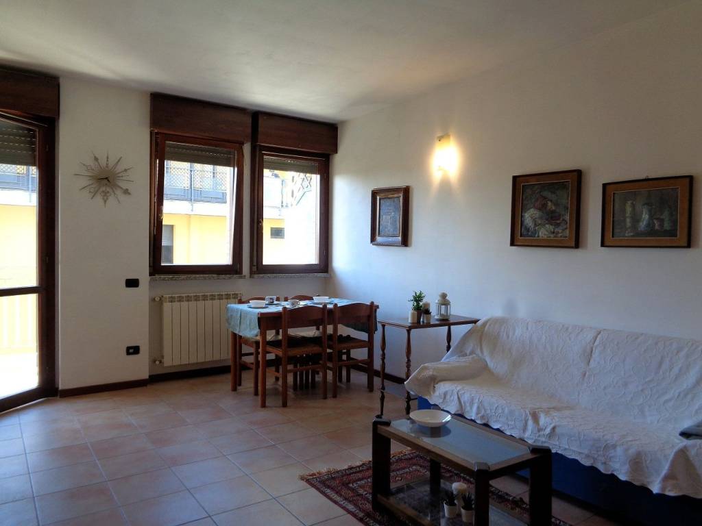 Appartamento a Bernareggio in Via Armando Diaz, 10 - Foto 2