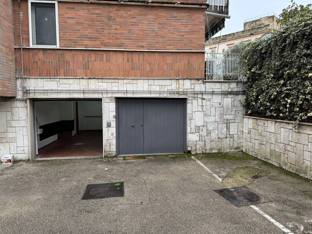 Box / garage a Napoli in Via Francesco Cilea, 276 - Foto 3