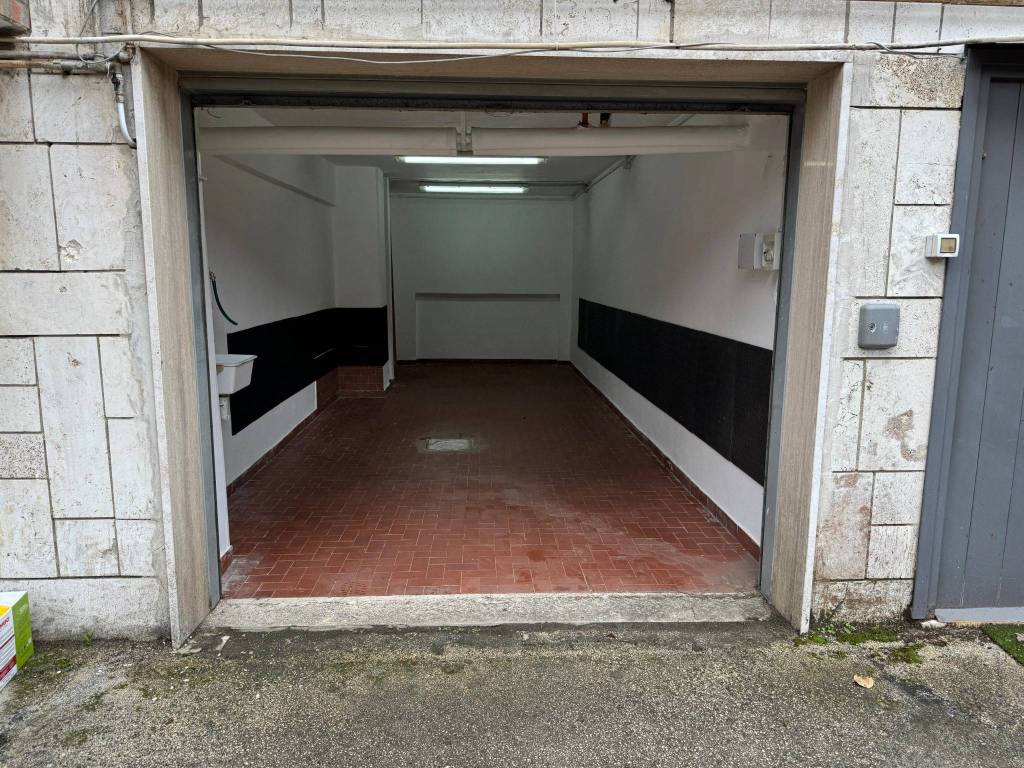 Box / garage a Napoli in Via Francesco Cilea, 276 - Foto 4