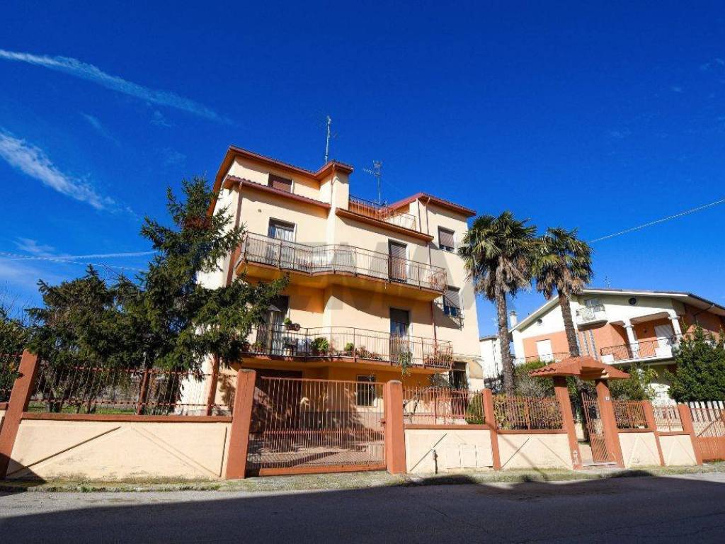 Casa indipendente a Portocannone in Via Giuseppe di Vittorio, 11 - Foto 2