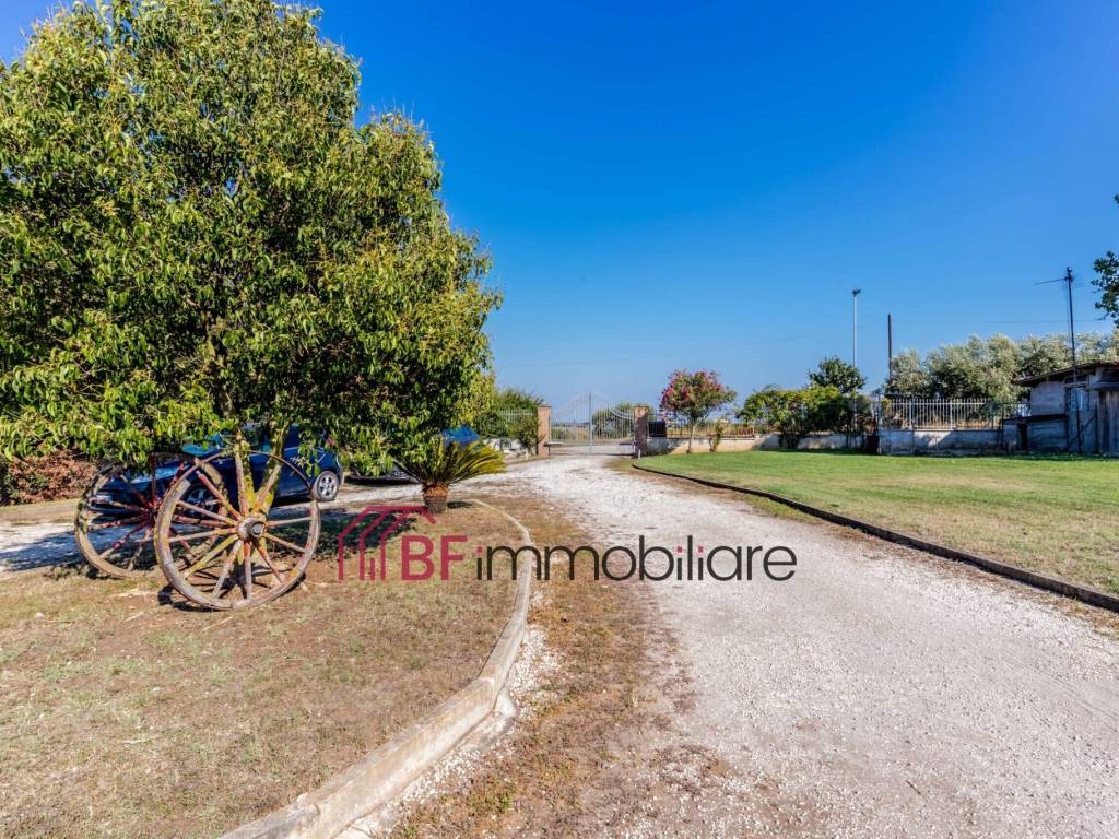 Villa a Pomezia in Via della Castagnetta - Foto 2