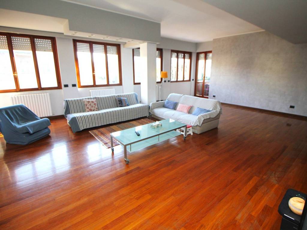 Villa a Rescaldina in Via Alberto da Giussano, 43 - Foto 2