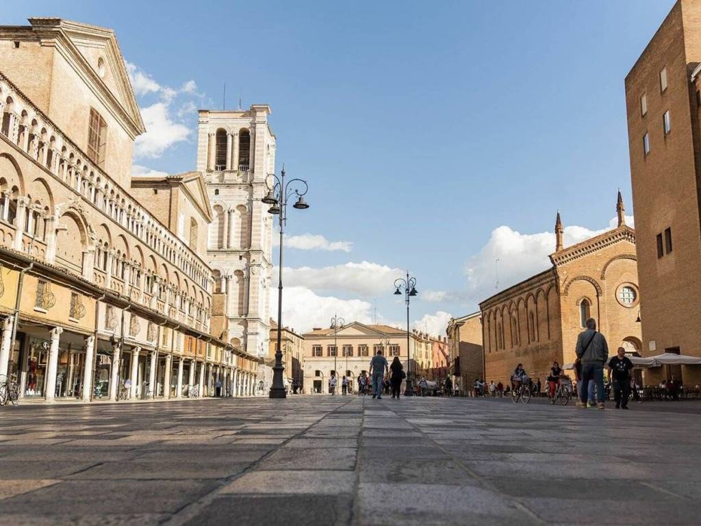 Immobile a Ferrara in Piazza Trento E Trieste - Foto 2