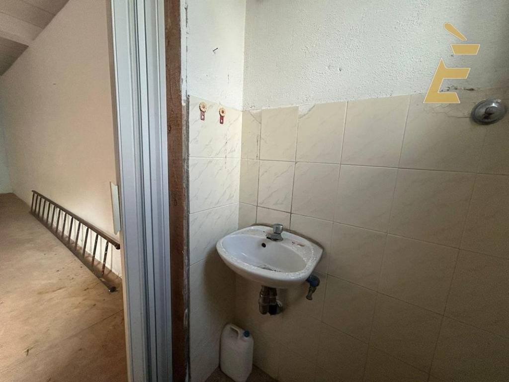 Box / garage a Aprilia in Via Giosuè Carducci, 18 - Foto 2