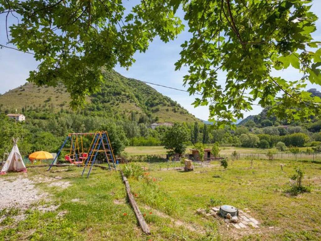 Villa a Cagli in 61043 Naro Pu S.N.C. - Foto 3