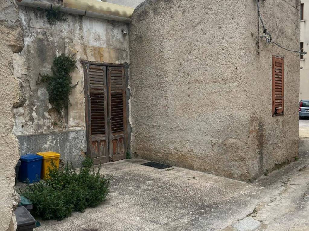 Casa indipendente a Castelvetrano in via Selinunte, 17 - Foto 2