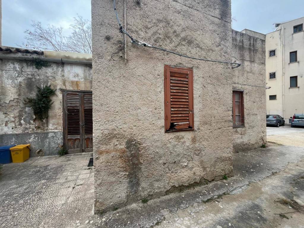 Casa indipendente a Castelvetrano in via Selinunte, 17 - Foto 3