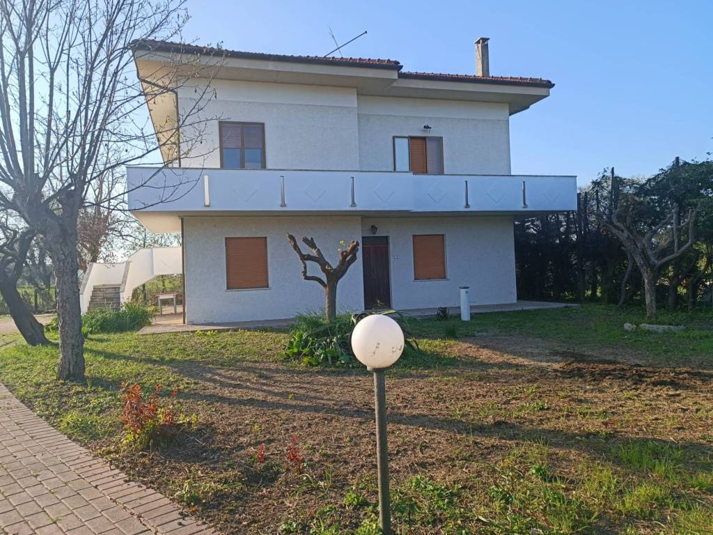 Villa a Fano in Via Lago di Vico, 16 - Foto 3