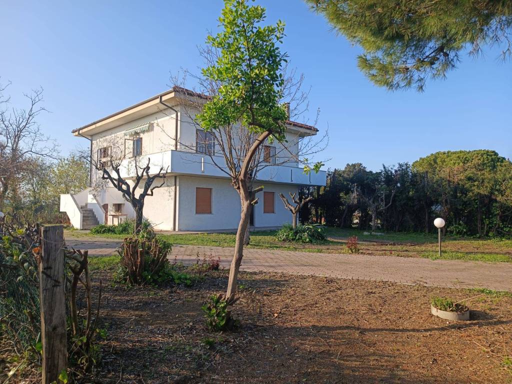 Villa a Fano in Via Lago di Vico, 16 - Foto 5