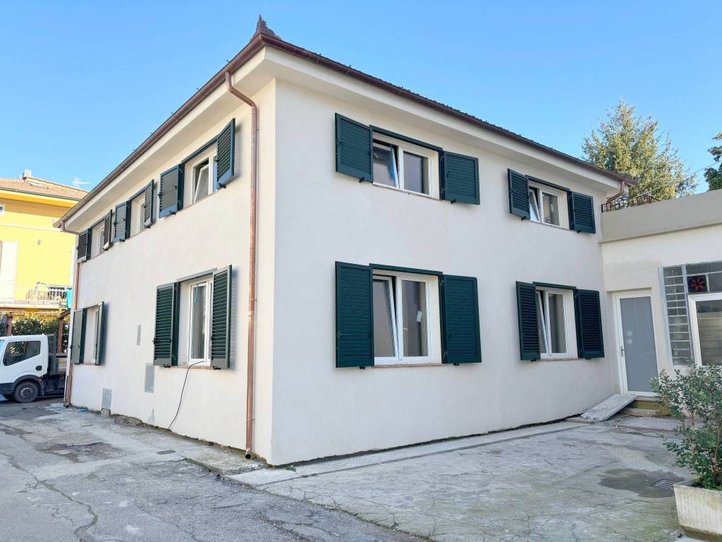 Villa a Lucca in Viale Giacomo Puccini, 236 - Foto 2