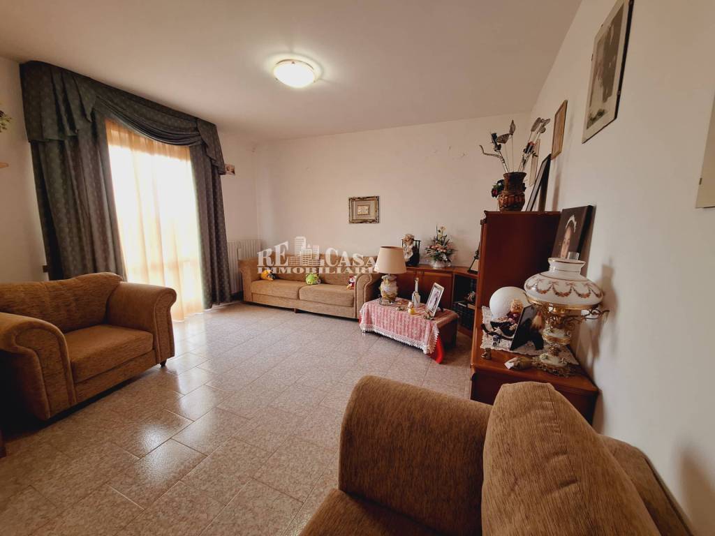 Casa indipendente a Controguerra in contrada pignotto, 14 - Foto 2