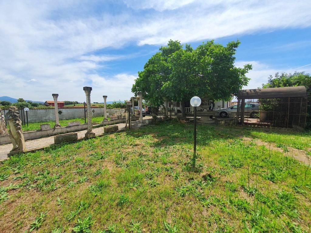 Villa a Aprilia in Via dei Rutuli - Foto 4
