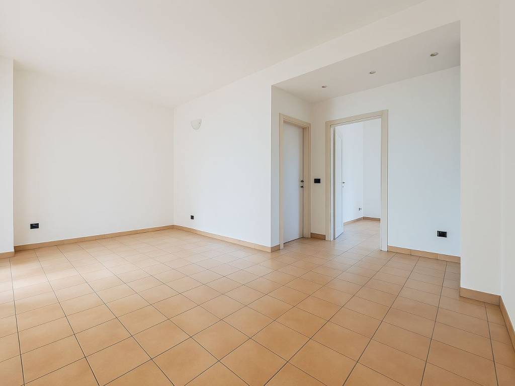 Appartamento a Saronno in Via Giacomo Leopardi, 15 - Foto 2