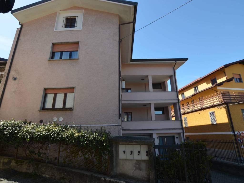 Casa indipendente a Colico in VIA PERLINO, 19 - Foto 2
