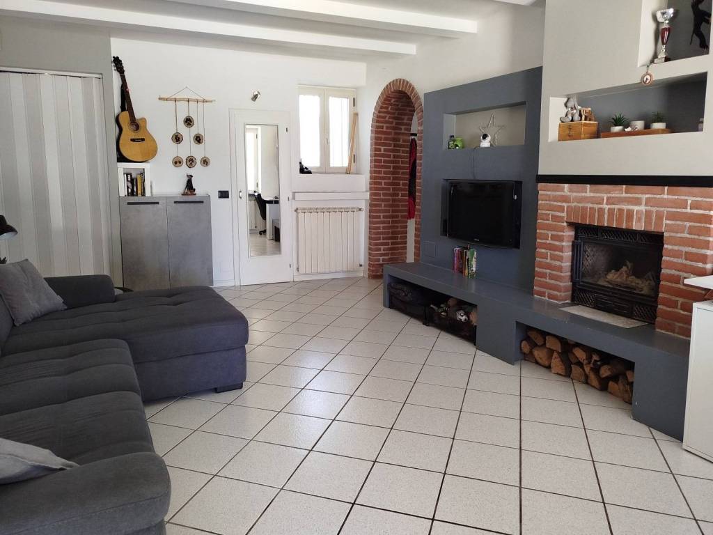 Villa a Motta de' conti in Via Gioacchino Deambrogio - Foto 4