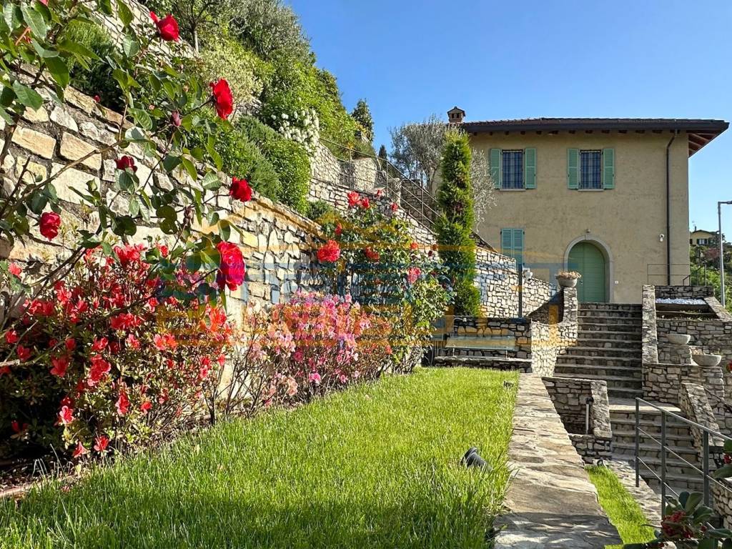 Villa a Montevecchia in Via Belvedere, 37 - Foto 2