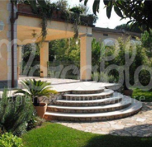 Villa a Forte dei marmi in Via Scassicarli - Foto 4
