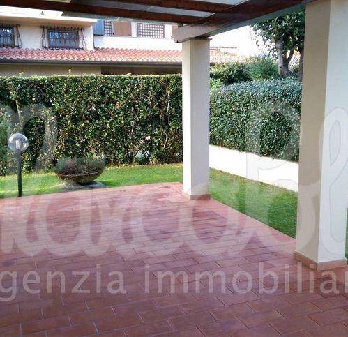 Villa a Forte dei marmi in Via Trento - Foto 3