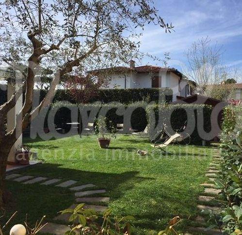 Villa a Forte dei marmi in Via Catalani - Foto 3