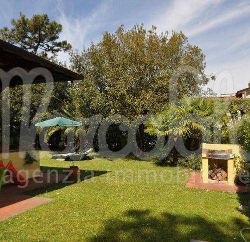 Villa a Forte dei marmi in Via Civitali - Foto 2
