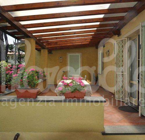 Villa a Forte dei marmi in Via Civitali - Foto 4