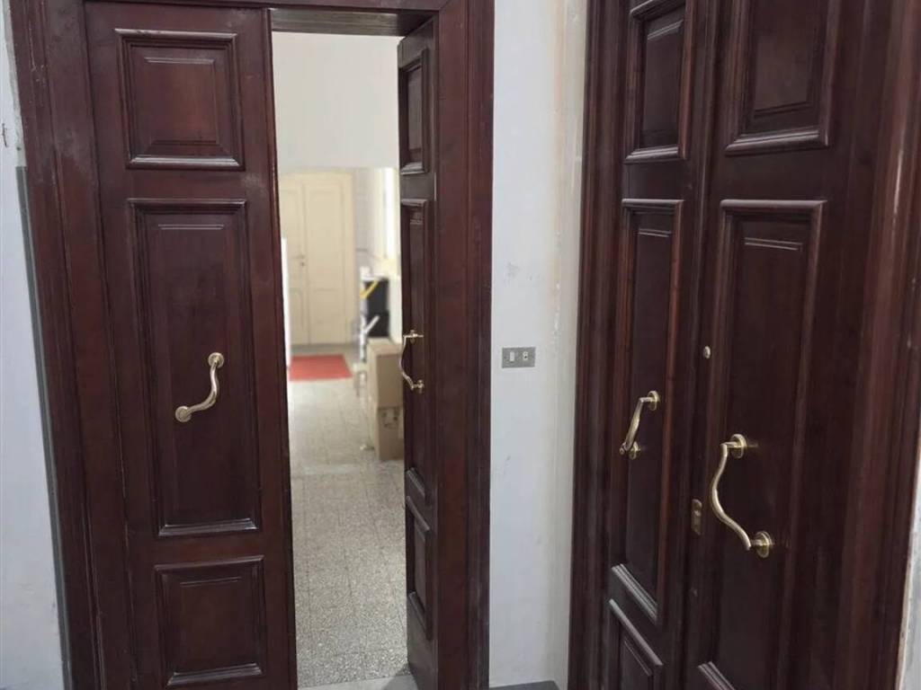 Appartamento a Brindisi in Piazza Della Vittoria, 6 - Foto 2