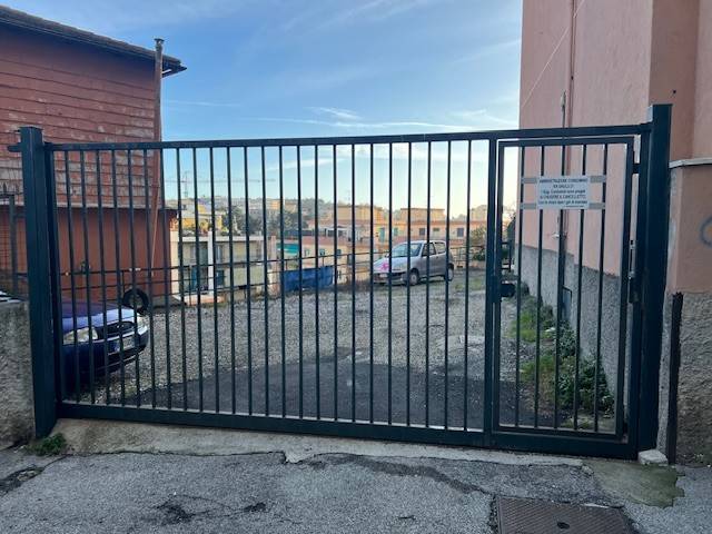 Box / garage a Genova in Via Gian Battista Gaulli, 21 - Foto 3