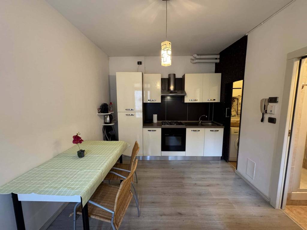 Appartamento a Como in Via Luigi Dottesio - Foto 2