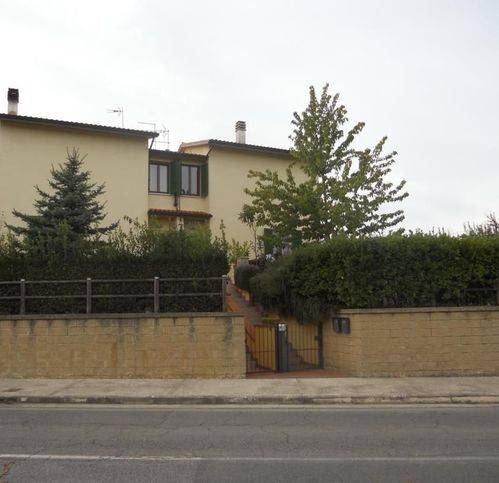 Villa a Foiano della chiana in Via D'Arezzo - Foto 2