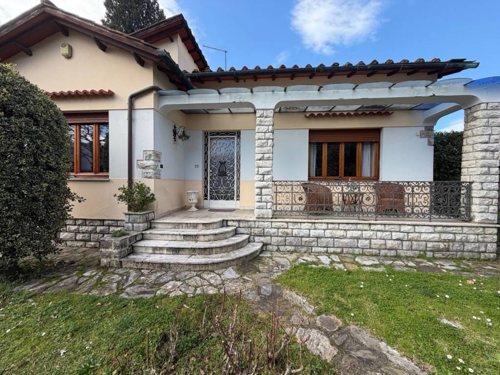Villa a Lucca in Via della Chiesa di Sant'Angelo - Foto 2