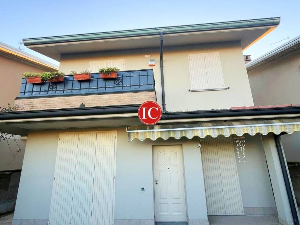 Villa a Massalengo in Viale Liberazione, 1 - Foto 2