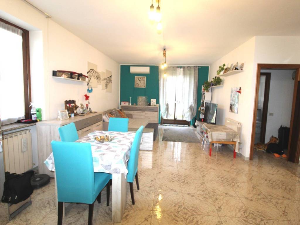 Villa a Gorla maggiore in Via Roma, 11 - Foto 3