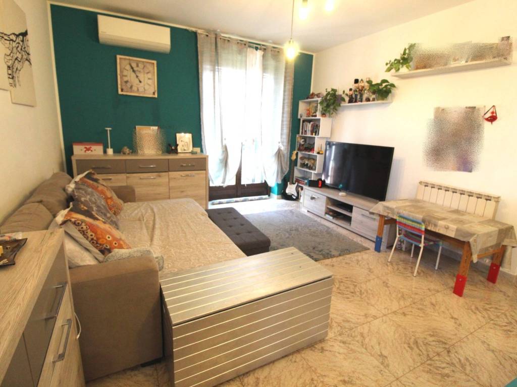 Villa a Gorla maggiore in Via Roma, 11 - Foto 4