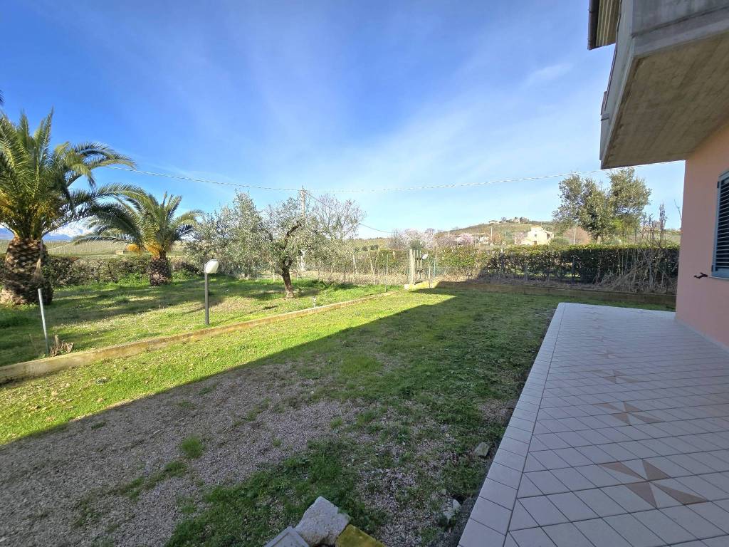 Villa a Città sant'angelo in Strada Eugenio Maury - Foto 5