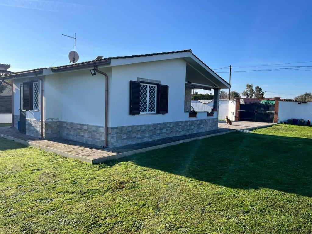 Villa a Aprilia in Via Treste - Foto 5