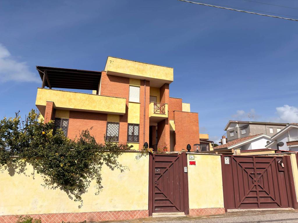 Appartamento a Ardea in Via delle Mimose - Foto 2