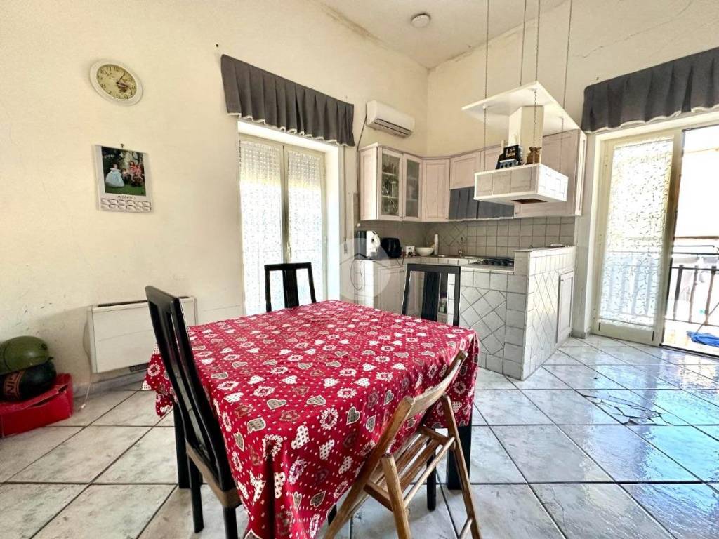 Appartamento a Napoli in P.zt Salvatore Trinchese, 8 - Foto 2