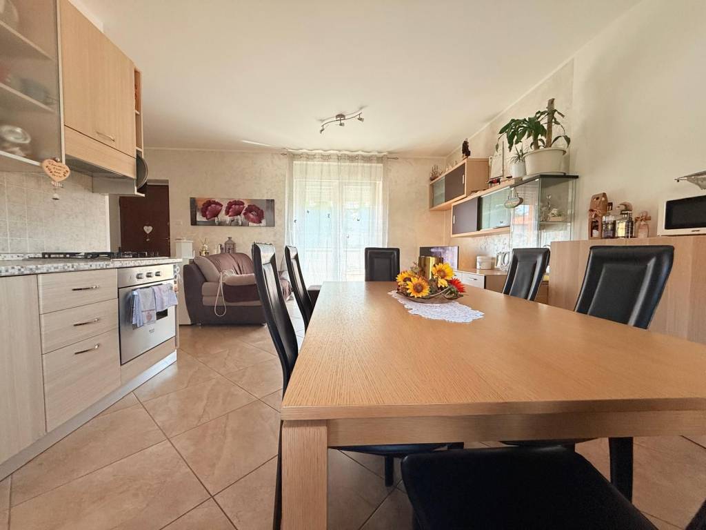 Appartamento a Brenna in Via Roma, 31 - Foto 2