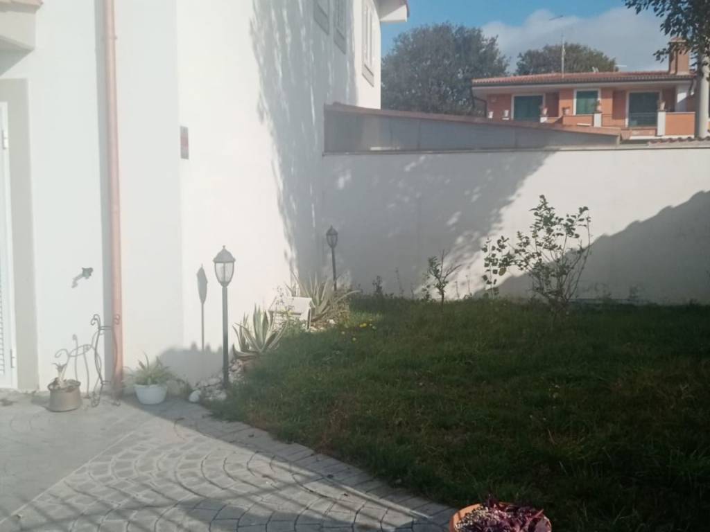 Villa a Anzio in Stradone Sant'Anastasio - Foto 3