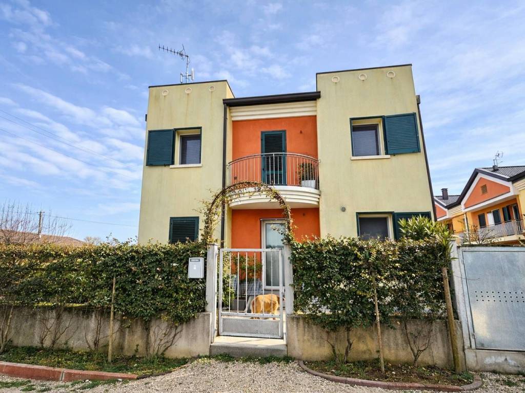 Casa indipendente a Noventa vicentina in Via Monte Pasubio, 22 - Foto 2