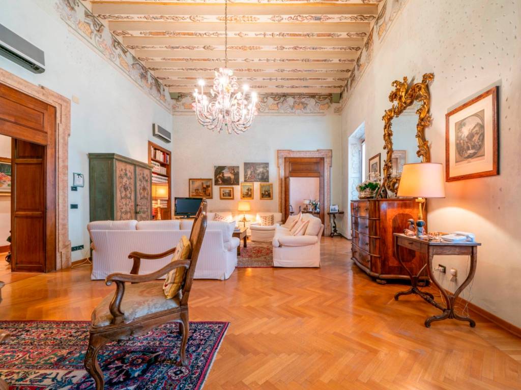 Appartamento a Verona in Piazzetta Ottolini, 9 - Foto 3