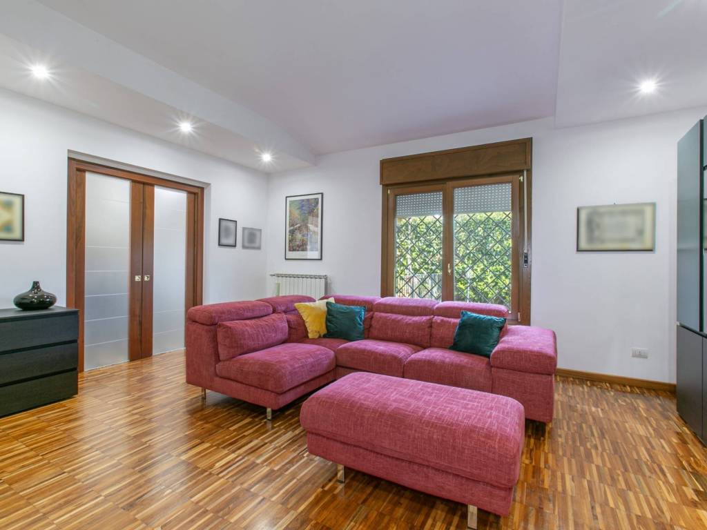 Villa a Pomezia in Viale Priamo, 93 - Foto 2