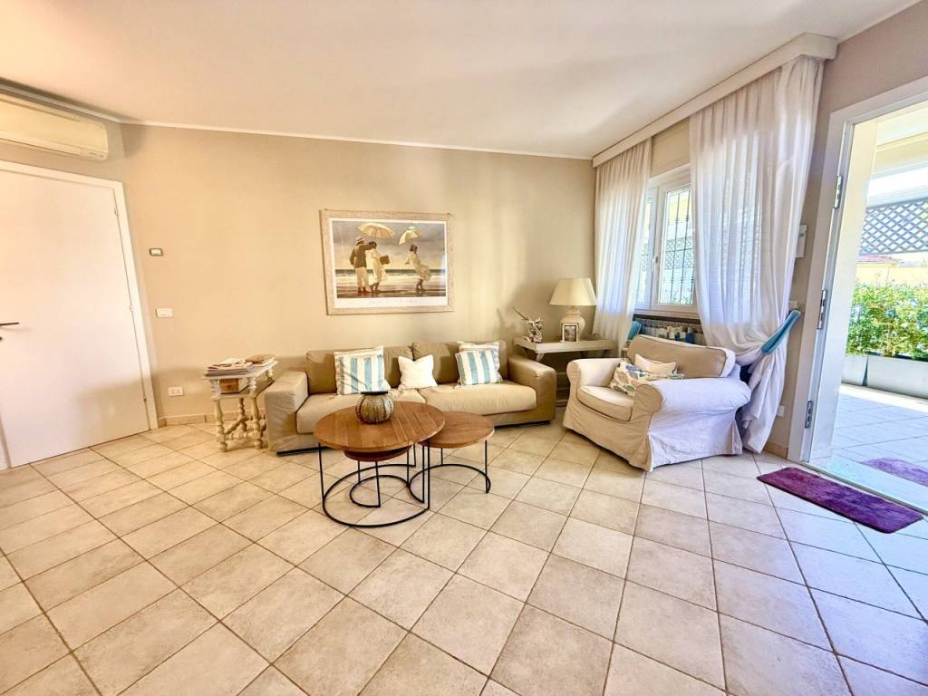 Appartamento a Camaiore in Via 25 Luglio - Foto 2